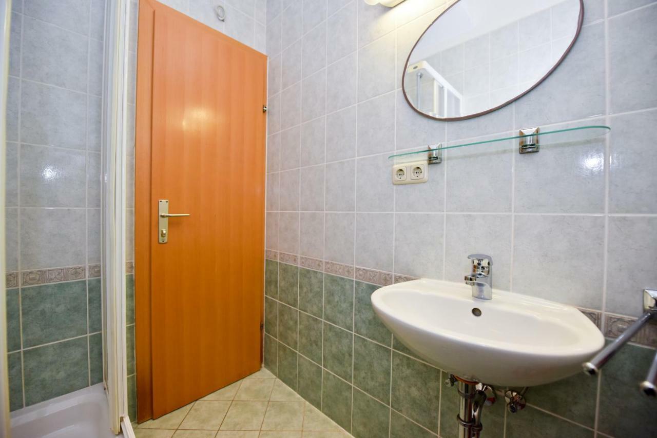 Milka Appartements Stara Novalja Exterior photo