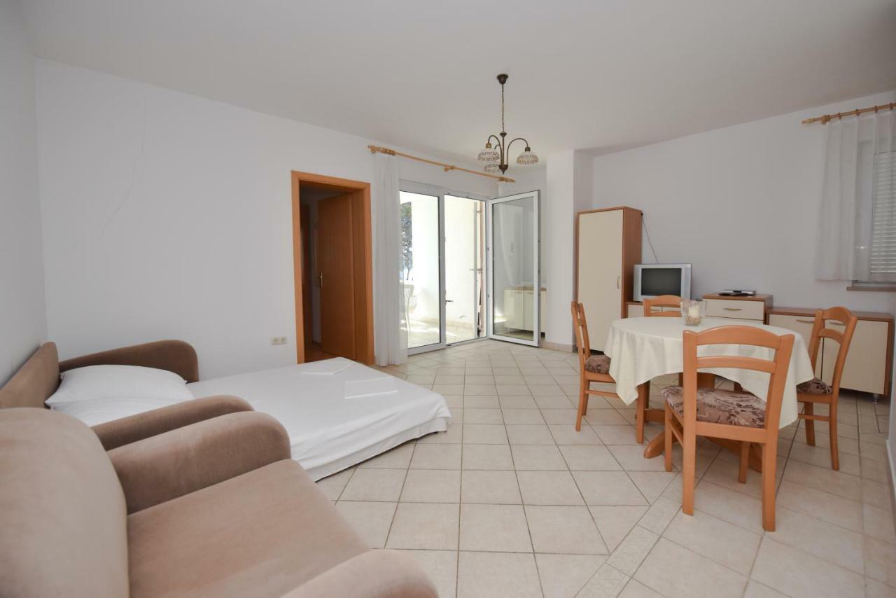 Milka Appartements Stara Novalja Exterior photo