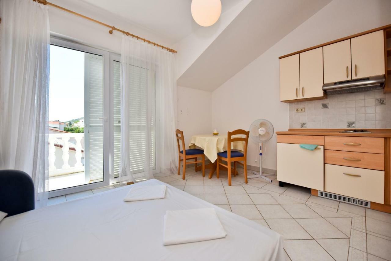 Milka Appartements Stara Novalja Exterior photo